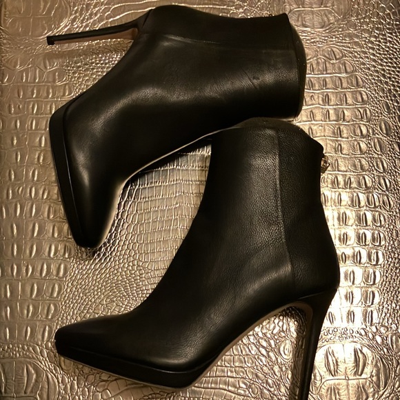 Beautiful black leather authentic Jimmy Choo boots. - Picture 2 of 10